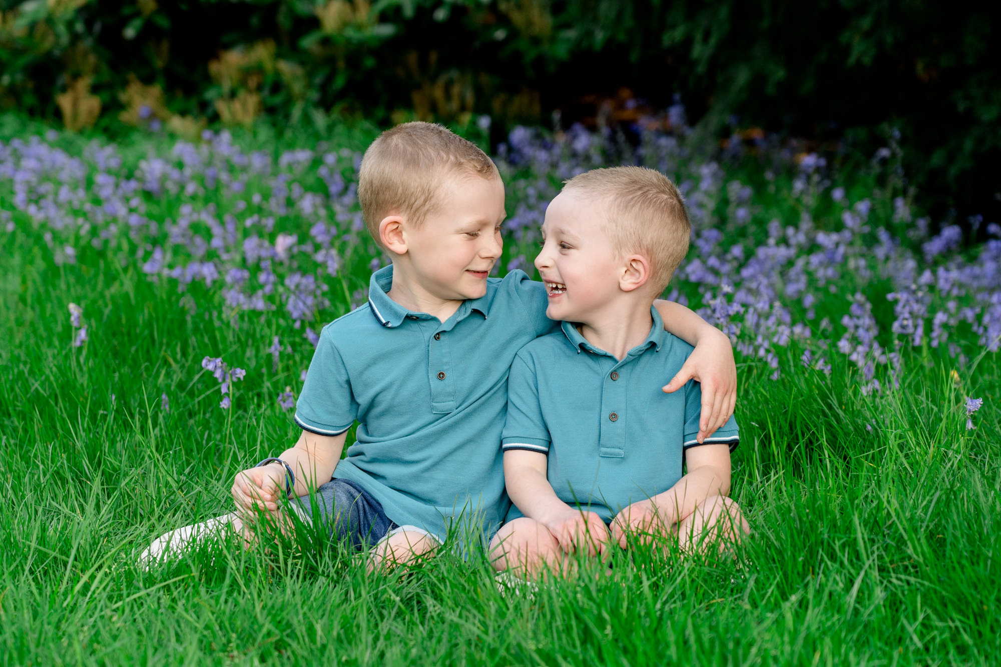 2 cheeky brothers in the bluebells on a family photoshoot in Surrey